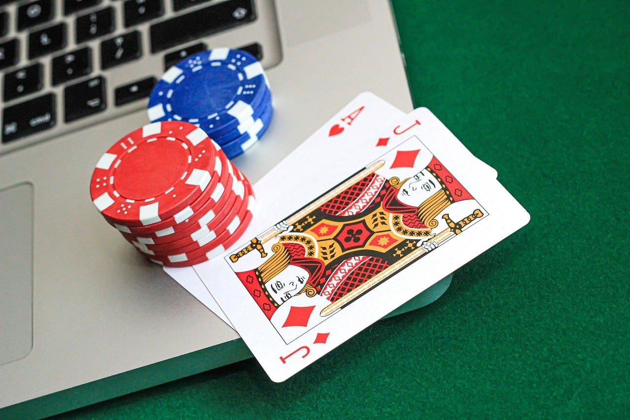 Tampilan halaman sports betting miabet untuk pertandingan sepak bola dan badminton di layar mobile